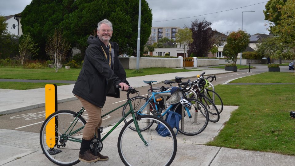 DLR Cathaoirleach presented with official bicycle Dublin Cycling Campaign